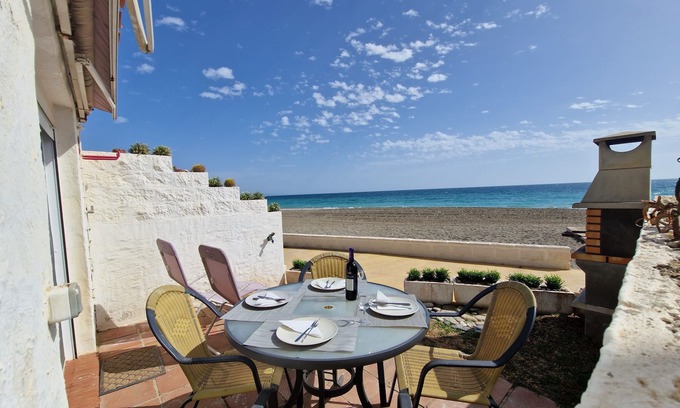 Bahia Dorada Apartamento | NEW Studio Lena - LUXURY SEA VIEW APTS FREE WIFI, A/C, SAT TV, POOL,