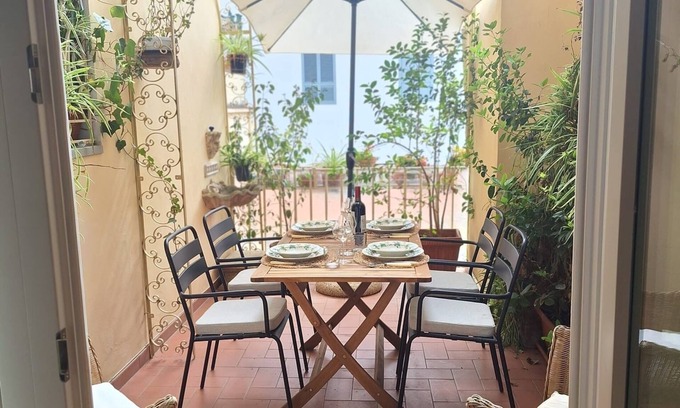 Santo Spirito Apartamento | NEW Stunning Apt Central Florence near Ponte Vecchio. Historic River Arno Palace