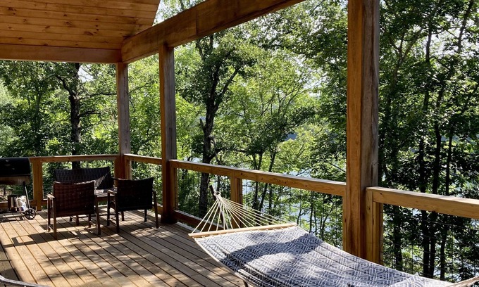 Drasco Casa | NEW! Stunning lake house! Sleeps 13!