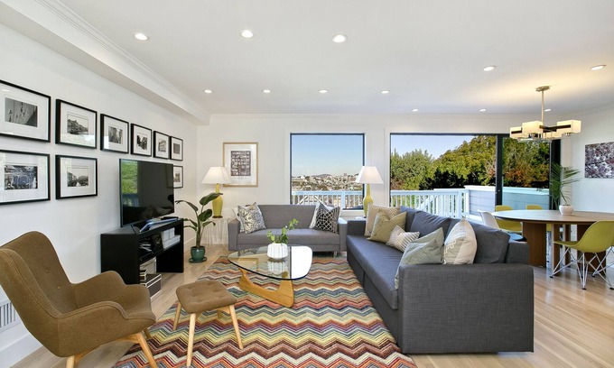 Dolores Heights Apartamento | A ESTRENAR espacioso 2 dormitorios, 2 1/2 BA con vistas panorámicas. Alquiler mensual flexible
