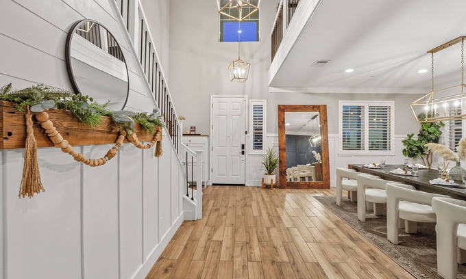 Sacramento Casa | NEW Stylish 5-Bed, 3-Bath Home Near Downtown with EV Charger