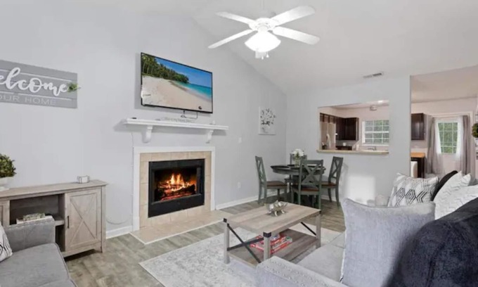 Jacksonville Casa | NEW Stylish🏡Home🌟near MCB Camp Lejeune