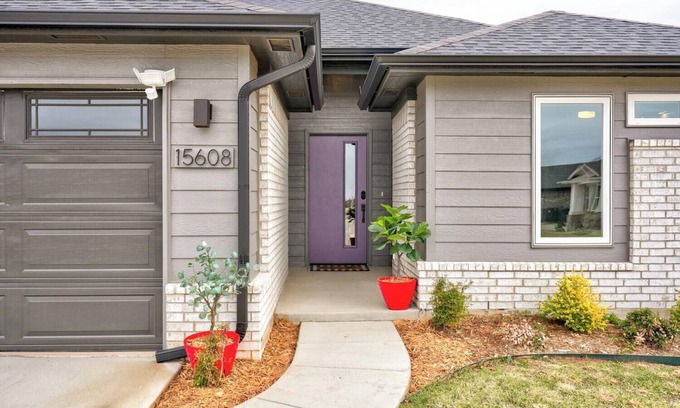 Edmond Casa | New, Stylish Modern Bungalow