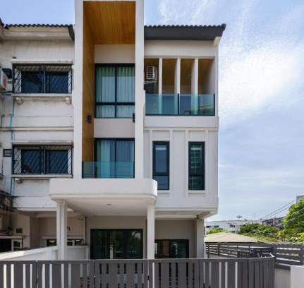 Phra Khanong Nuea Casa | New Stylish Modern Home 4BR 12pax 200m BTS PhraKhanong