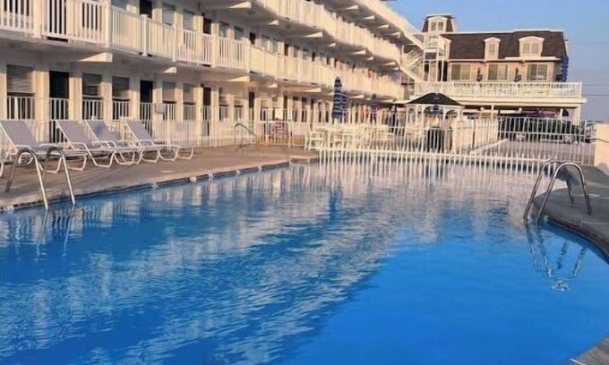 Wildwood Crest Condominio | New, sunny Wildwood Crest condo! Excellent location, 1 block to beach ☀️🌊