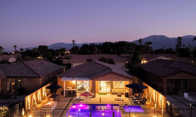 Indio Casa | NEW~Sunset Palms~A/C Gameroom~Pool&Spa~EV charger