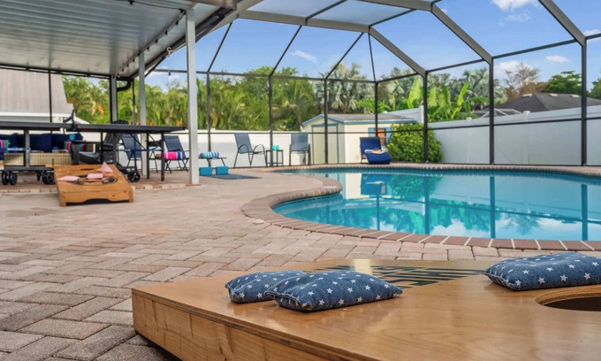 Palma Sola Casa | NEW! Sunshine Getaway! Heated Pool, Hot Tub, Games