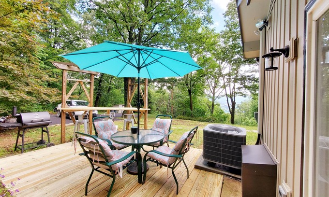 Luray Cabina | NEW!! Tangerine Dream, a Mountain Retreat with Hot Tub and Firepit in Luray