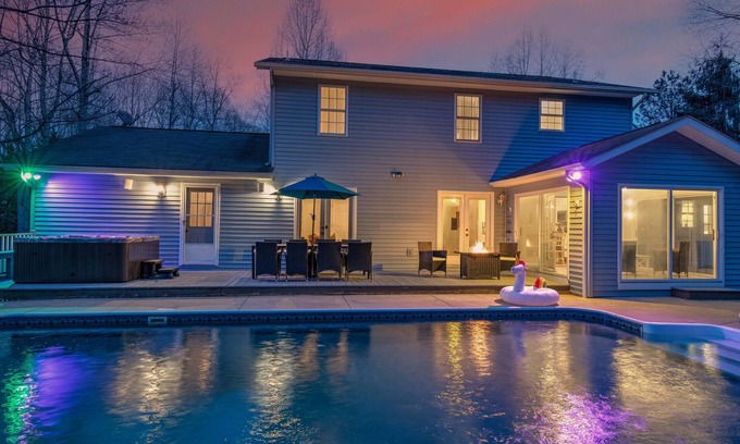 Candler Casa | NEW! The Meadow Lounge & Spa | 10 Mins to Downtown