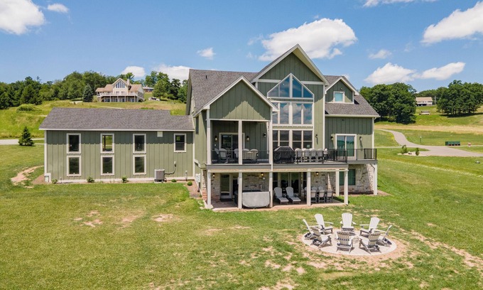 Waterfront Greens Casa | New! The Tippy Canoe: Lake Access, Dogs Welcome, Indoor Pool!