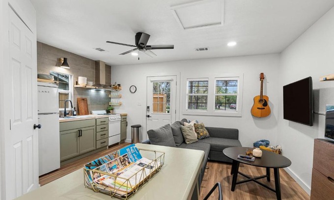 Wimberley Casa | NEW! The Yellow Door- Downtown Wimberley w/River Access
