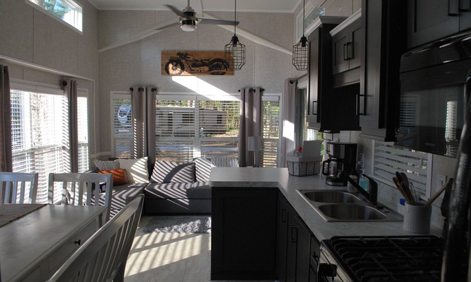 Keeling Casa | New Tiny Home 4 miles to VIR & close to Hyco Lake
