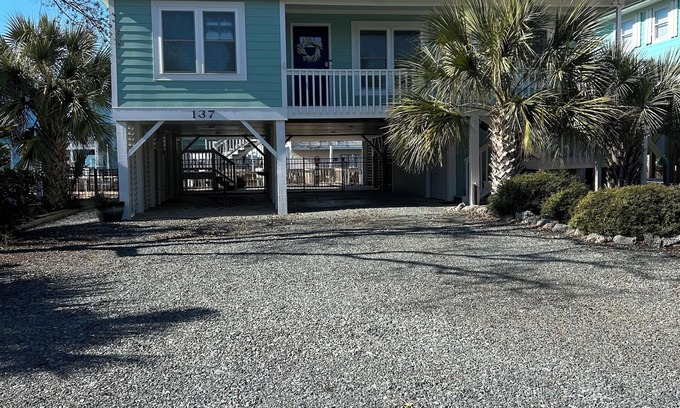 Supply Cabaña | New to Rental Market! Beautifully renovated canal home Pet Friendly