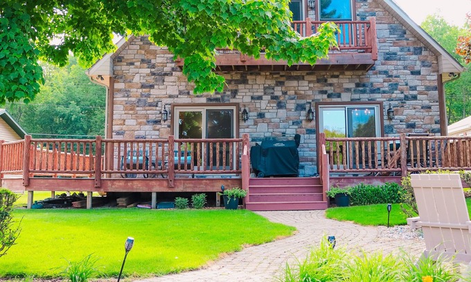 Prudenville Casa | NEW TO VRBO Beautiful beachfront 5-bedroom 3 1/2 bathroom home with WIFI and AC.