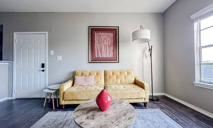 South Side Apartamento | New to Vrbo Sleepover Beautiful 1BD/1BA + Gym - Corpus Christi