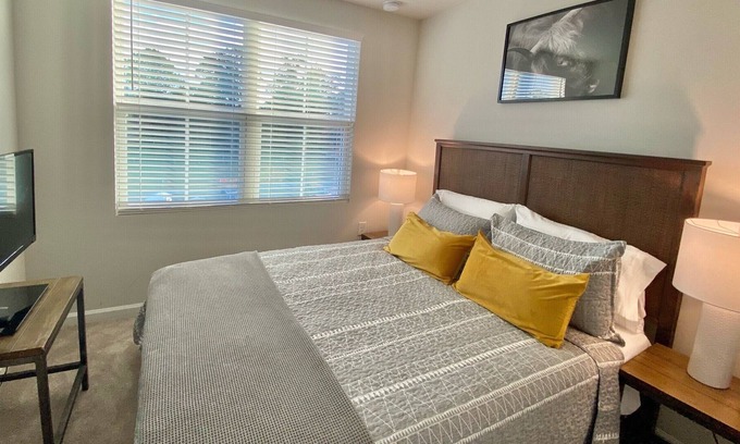 Durham Casa | New Townhome beautiful & cozy 3br