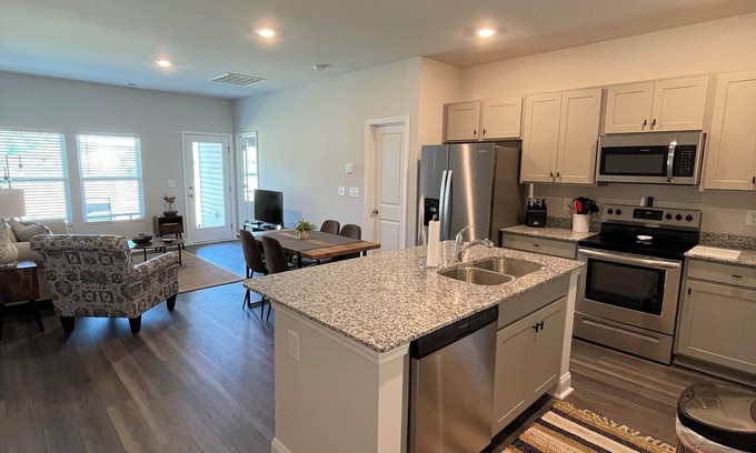 Little River Casa | New Townhome in North Myrtle near the Sports Complex & minutes from the beach.
