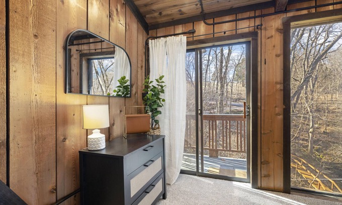 Highlandville Cabina | NEW! Treehouse in The Ozarks w/ Hot Tub