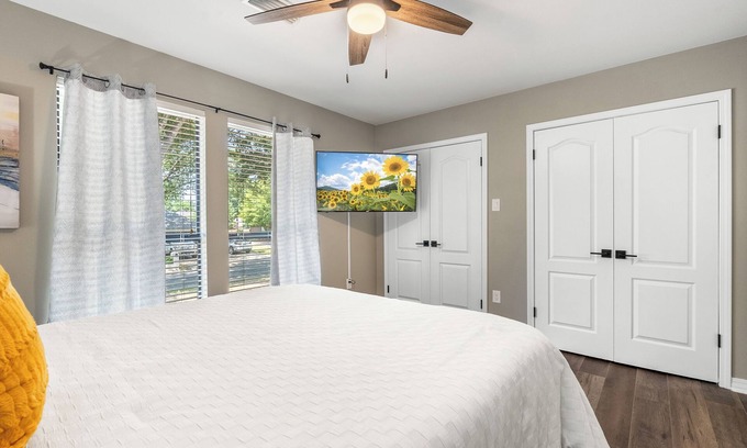 Conway Casa | New! Trendy & Modern Home w/2 Car Garage