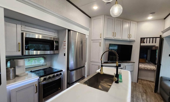 River Ranch Cabaña | NEW! Trendy RV Rental at River Ranch w/Golf Cart 189