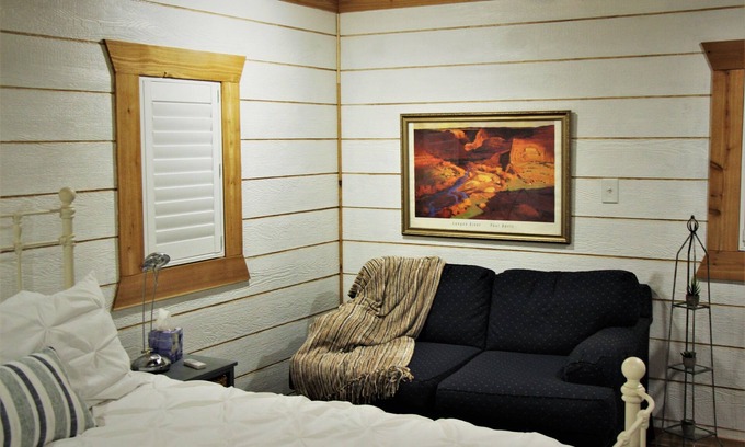Weatherford Casa | Nuevo, sala de estar, 1 dormitorio 1 baño, suite privada independiente.