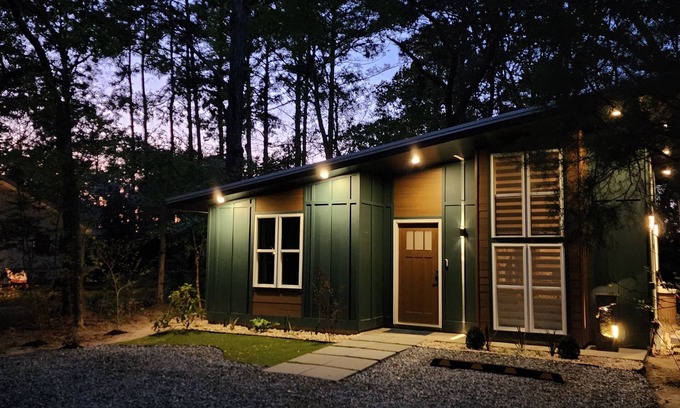 Talahi Island Cabaña | New, unique custom-built cottage, between Savannah and Tybee Island.