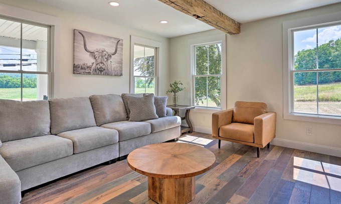 Westtown Otro | New! Updated Hudson Valley Farmhouse near Legoland and more