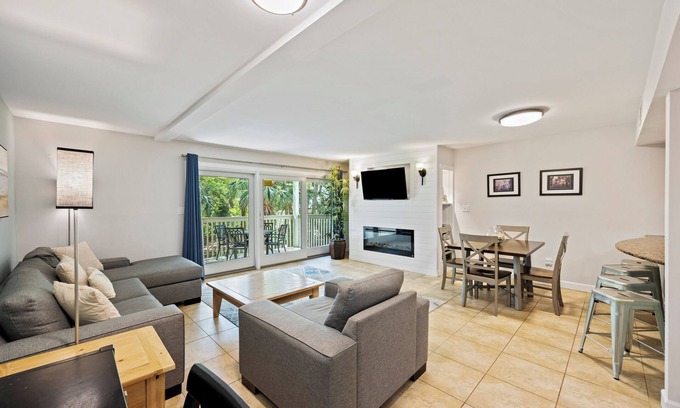 Isle of Palms Condominio | New Updates! Pool Access, Oceanside, Desirable Seagrove Location!