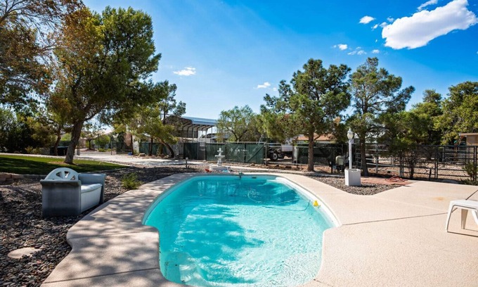 Arden Casa | New! Vegas Pool Paradise 4BR BBQ Sleeps 14