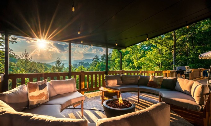 Bryson City Casa | NEW! VIEWS|2 GAMEROOMS|HOT TUB|SAUNA