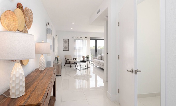Central Fort Lauderdale Villa | New Villa Palmera - 5BR Home for big Families - Near Florida Keys