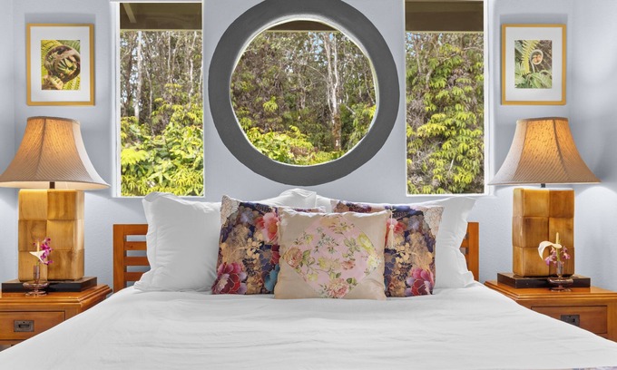Volcano Casa | NEW! Volcano Tea House Cottage 2-HotTub-FirePlace