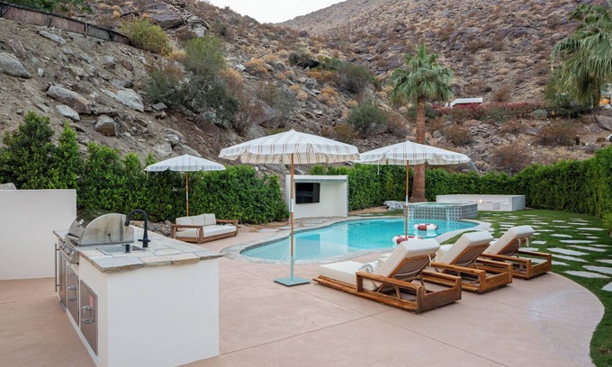 The Mesa Casa | NEW-Welcome to the Mesa Racquet Club Estate