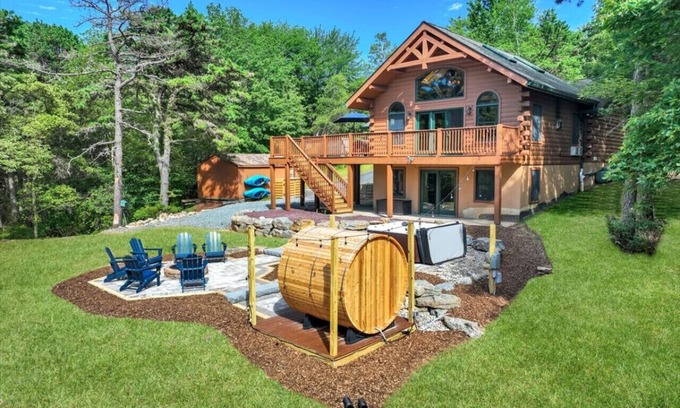 Long Pond Casa | NEW- Wild Fox Retreat: Lake Front, Hot Tub, Sauna, Game Room