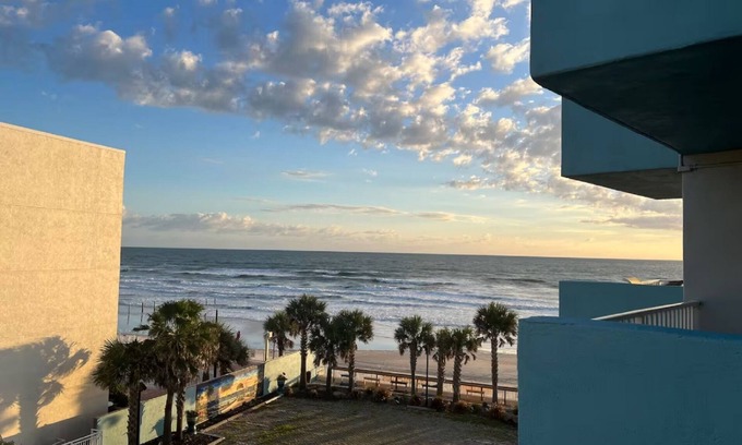 Daytona Beach Apartamento | NEW Wonderful Ocean View Studio in Daytona Beach!