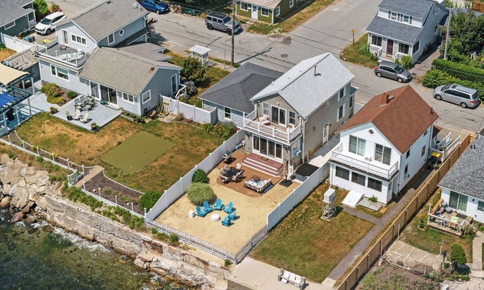 Somerset Casa | New! Your very own Summer Oasis - Direct Oceanfront - 3BD Cozy & Peaceful home