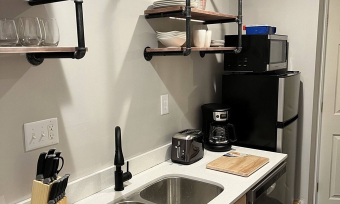Michigan City Apartamento | Newely Remodeled Studio!