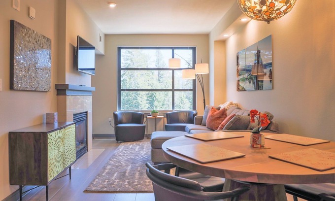 Mammoth Lakes Condominio | Mosaico gigantesco @ Village Westin - Impresionantes vistas de Sherwin - 6to piso