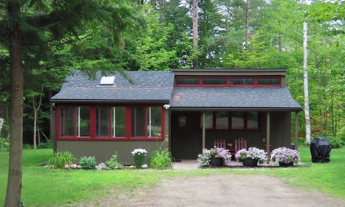 Bridgewater Cabaña | Newfound Lake, cozy cottage, minutes to beach.