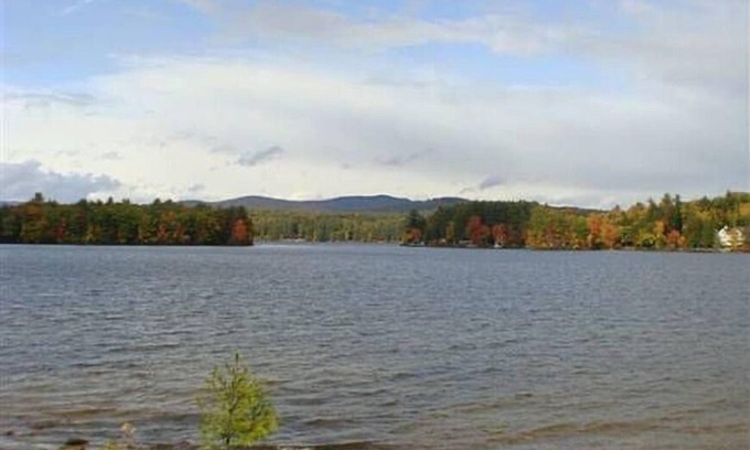 Bristol Cabina | Newfound Lake Upstairs 2 Br W / Private Roof Deck frente a la playa de Cummings