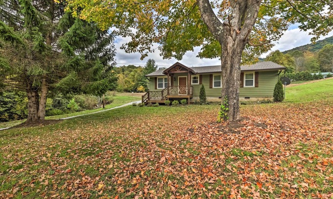 Frank Casa | Newland Retreat w/ Creek, Near Hiking + Wineries!