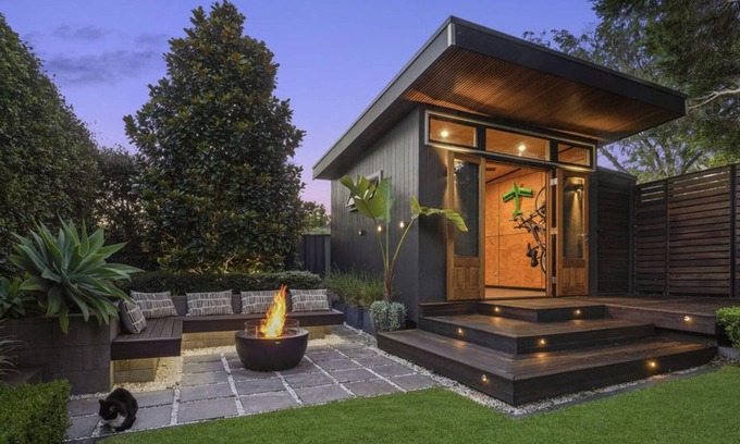 Croydon Casa | Newley renovated 3 Bedroom Abode w/ outdoor fire pit, bar and