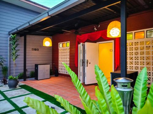 Benggali Casa | Newly 4BR Cottage House Retreats with Free Parking