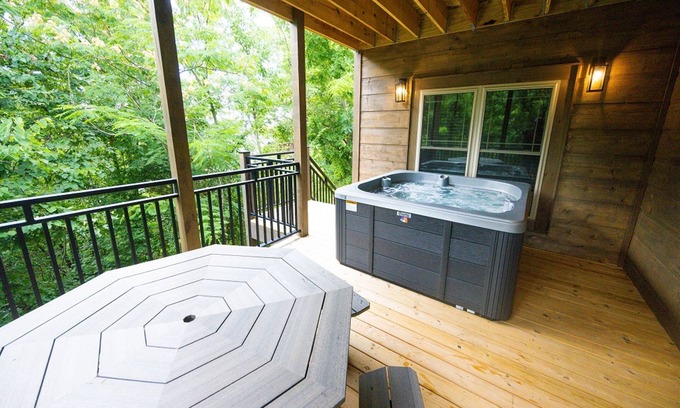 Sevierville Casa | Newly Built 2 3 Cabin w Stunning Mountain Views