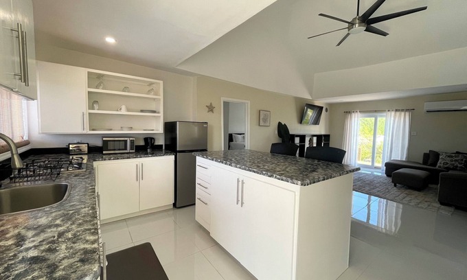 Jimmy Hill Casa | Newly Built 2-Bedroom Villa Short Walk From Beach & Minutes away from Airport!