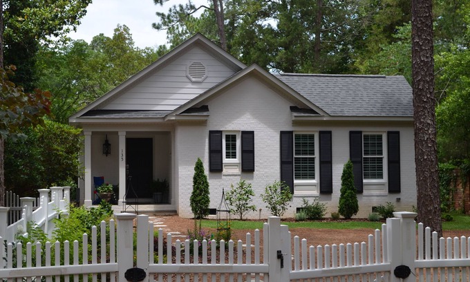 Old Town Cabaña | Newly Built 2 BR/2 BA Quaint cottage in Historic District Pinehurst