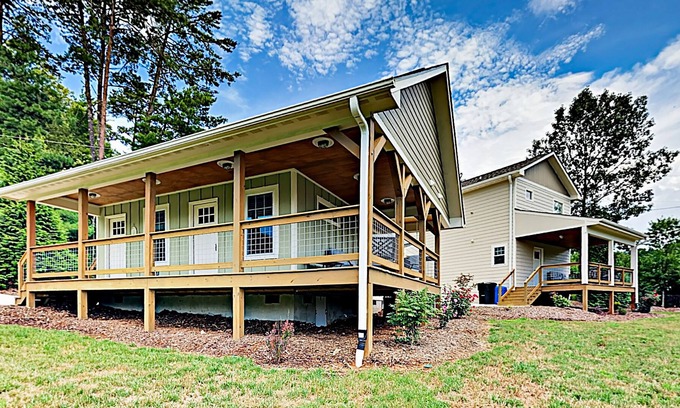 Woodfin Cabina | Newly Built 2-Home Mountain Retreat w/ Firepits, Minutes to Town & Adventures