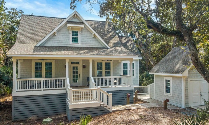 Bald Head Island Casa | Newly Built 2022 Sunlit 4 Bedroom 3 1/2 Bath Home with Top Amenities BHI Club