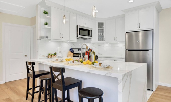 El Camino Village Casa | Newly Built 2BD Guesthouse