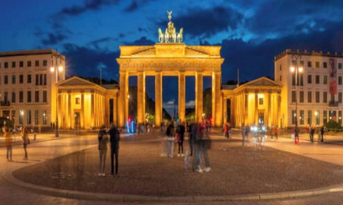 West Berlin Centre Apartamento | Newly Built 4BR Apartment with City Views in Berlin’s Top Shopping District
